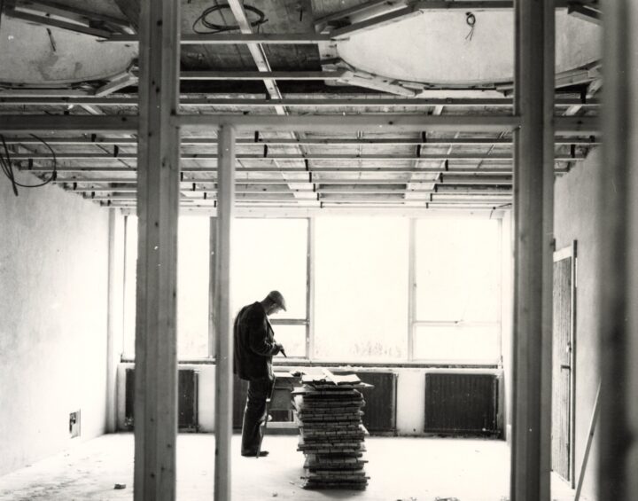 Amerikanska ambassaden uppförs, 1953-1955.