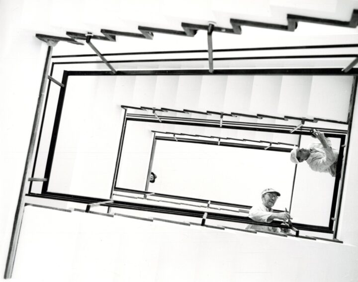 Amerikanska ambassaden uppförs, 1953-1955.