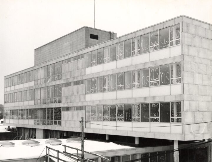 Amerikanska ambassaden uppförs, 1953-1955.